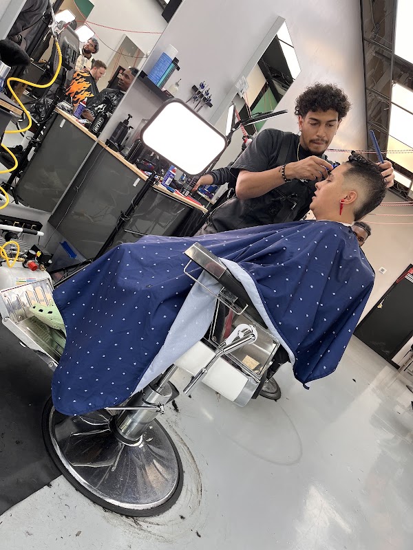 Photo 3 of Headlines Barber Shop North Dale/ Carrollwood