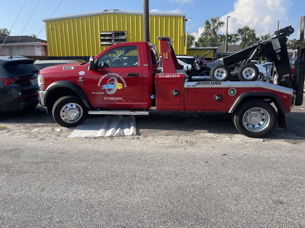 Photo 2 of HYDE PARK AUTO COLLISION AND TOWING 24/7