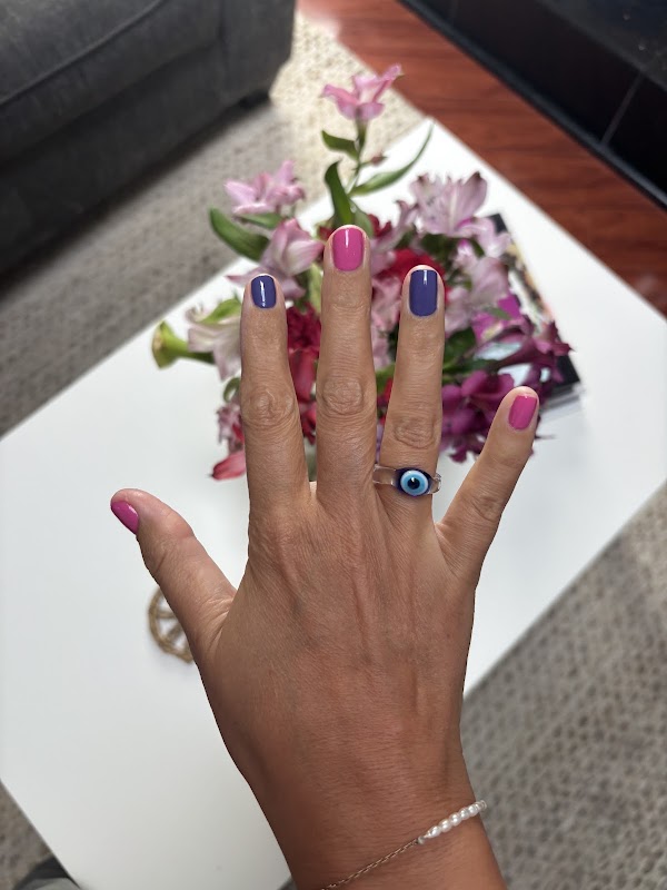 Photo 3 of Modern Nails